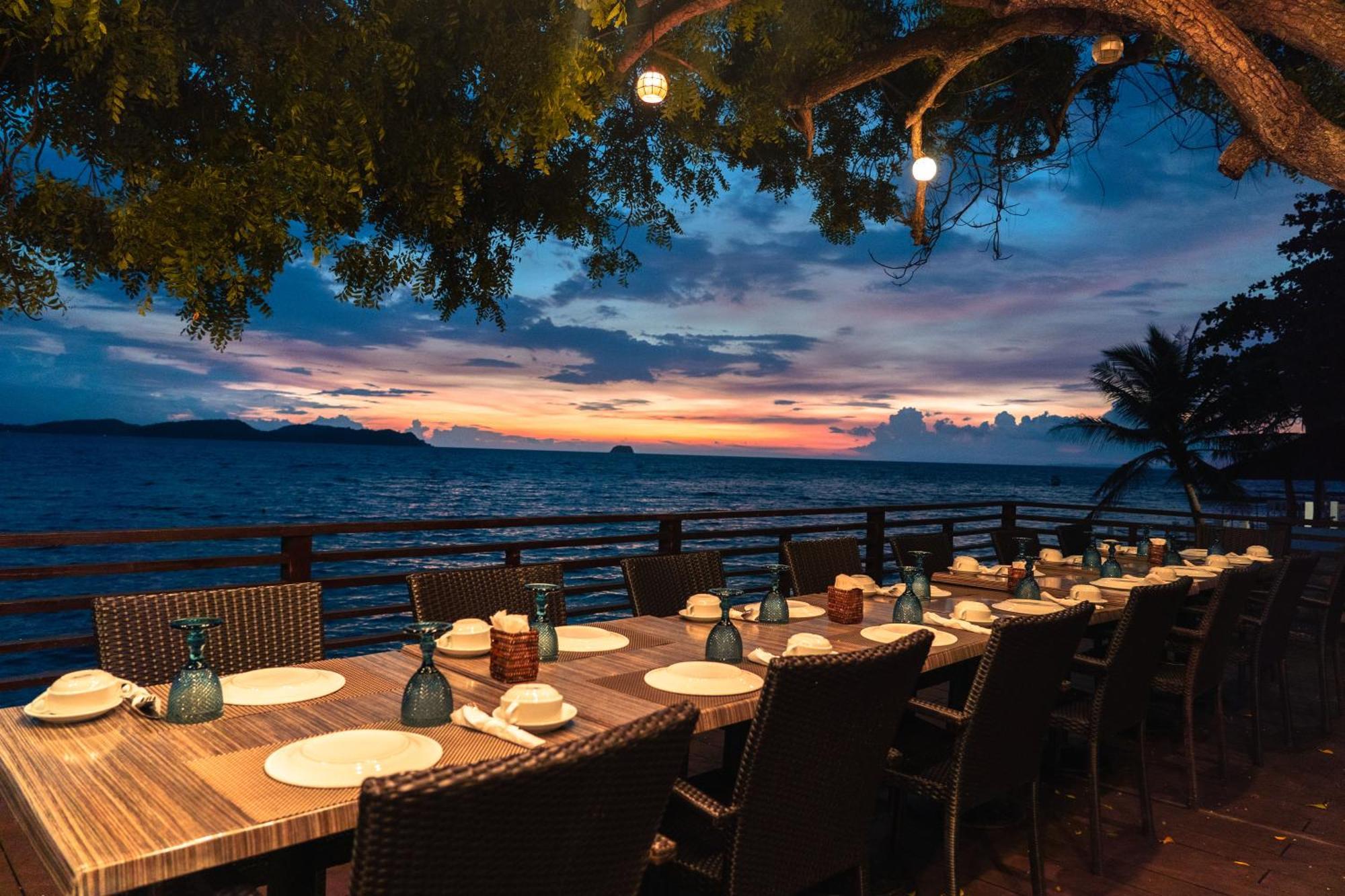 Altamare Dive And Leisure Resort Anilao Mabini  Exterior photo
